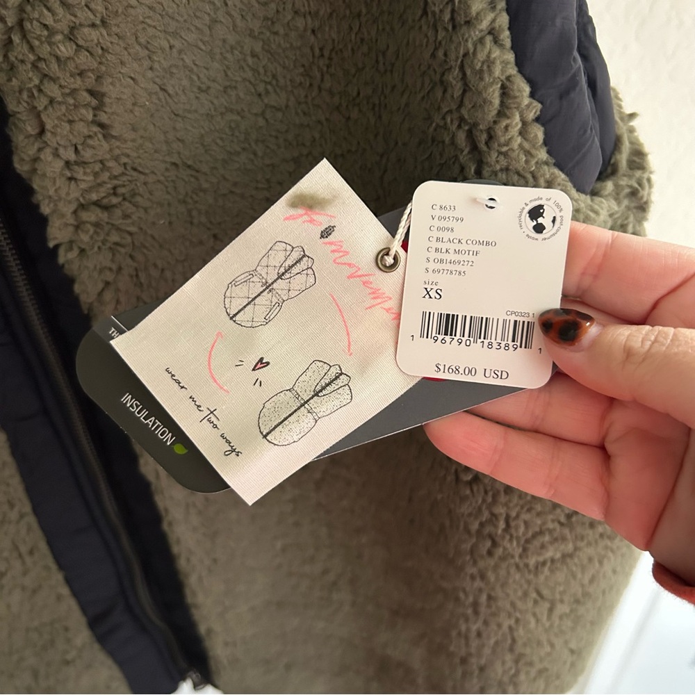 NWT Free People Venture On Reversible Fleece Puffer Vest Black Green - Picture 7 of 9